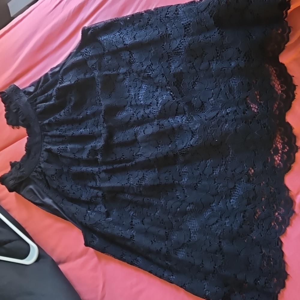 EUC Vera Wang Dressy Blouse